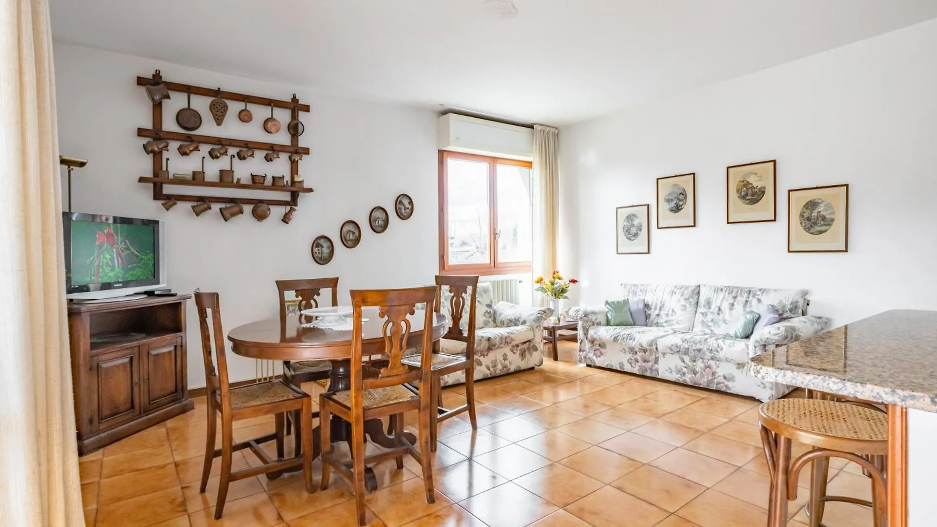 Apartment Lucca Bright Apartament With Balcony And Parking!