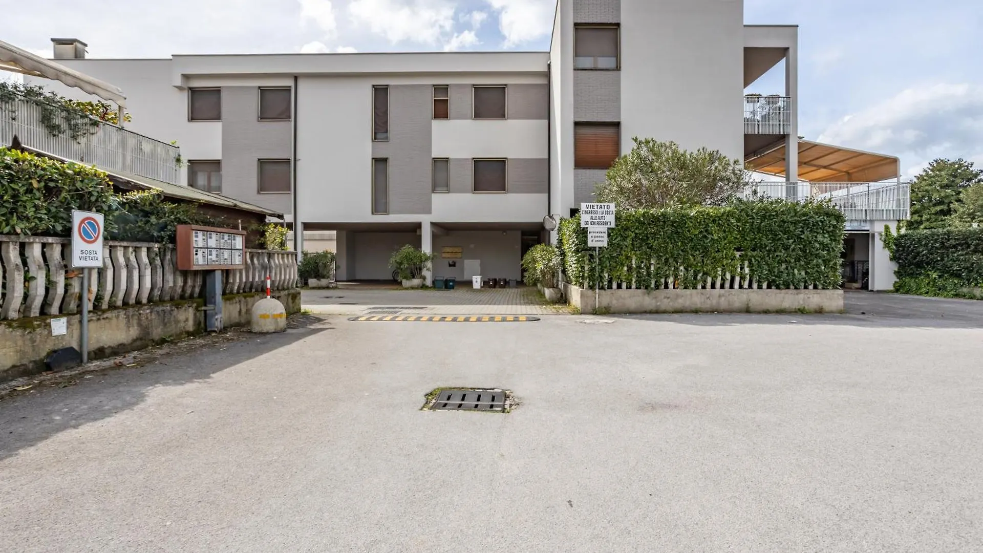 Lucca Bright Apartament With Balcony And Parking! Apartment